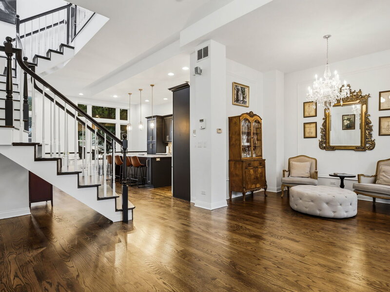 1310 W Roscoe Street Chicago IL 60657