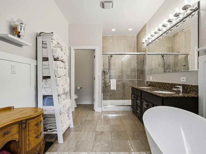 1310 W Roscoe Street Chicago IL 60657