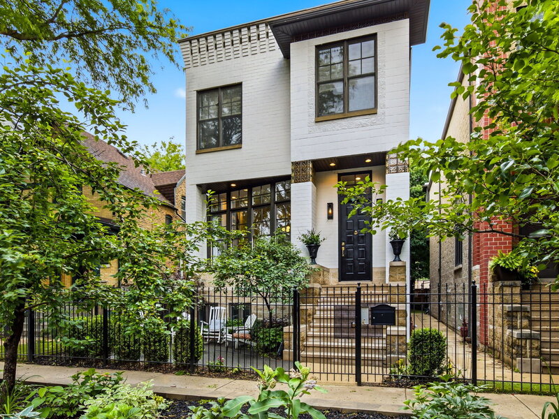 1310 W Roscoe Street Chicago IL 60657