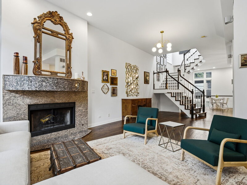 1310 W Roscoe Street Chicago IL 60657