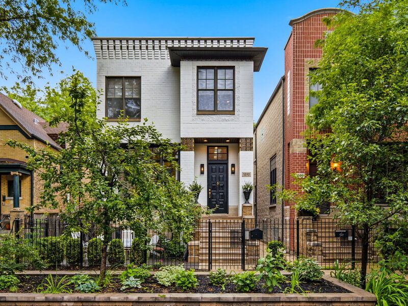 1310 W Roscoe Street Chicago IL 60657