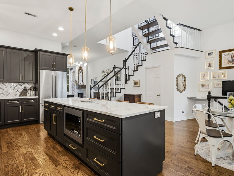 1310 W Roscoe Street Chicago IL 60657