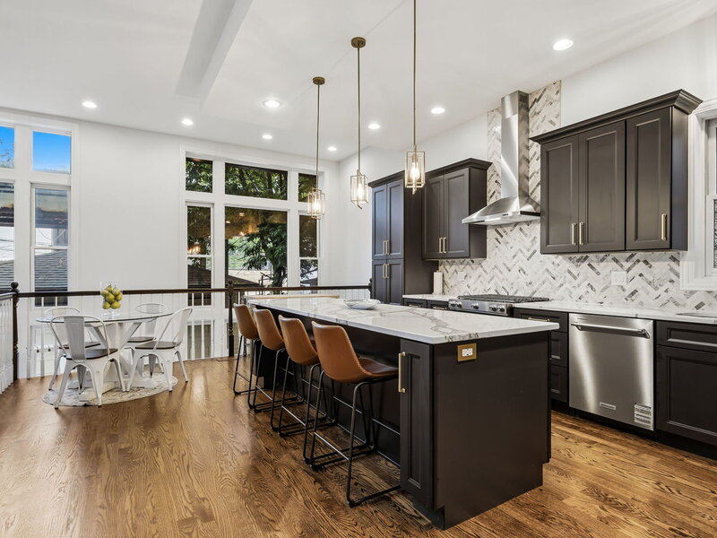 1310 W Roscoe Street Chicago IL 60657