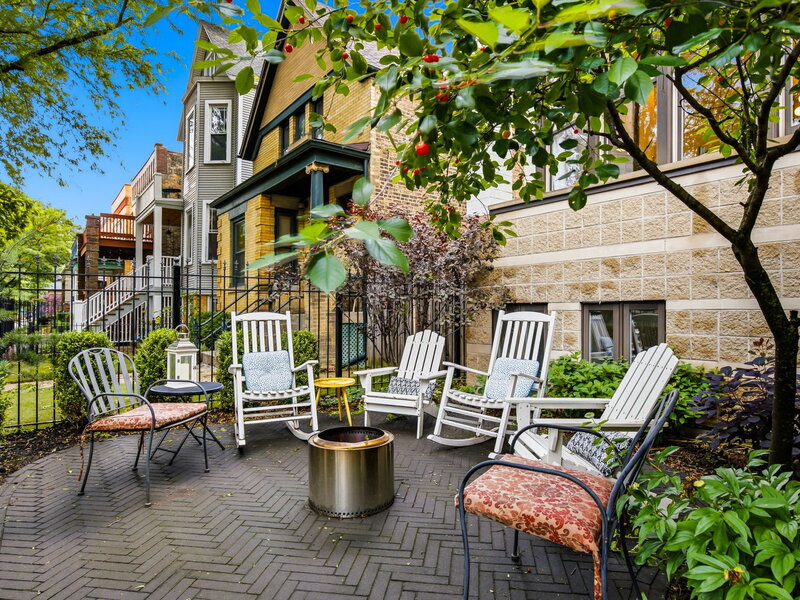 1310 W Roscoe Street Chicago IL 60657