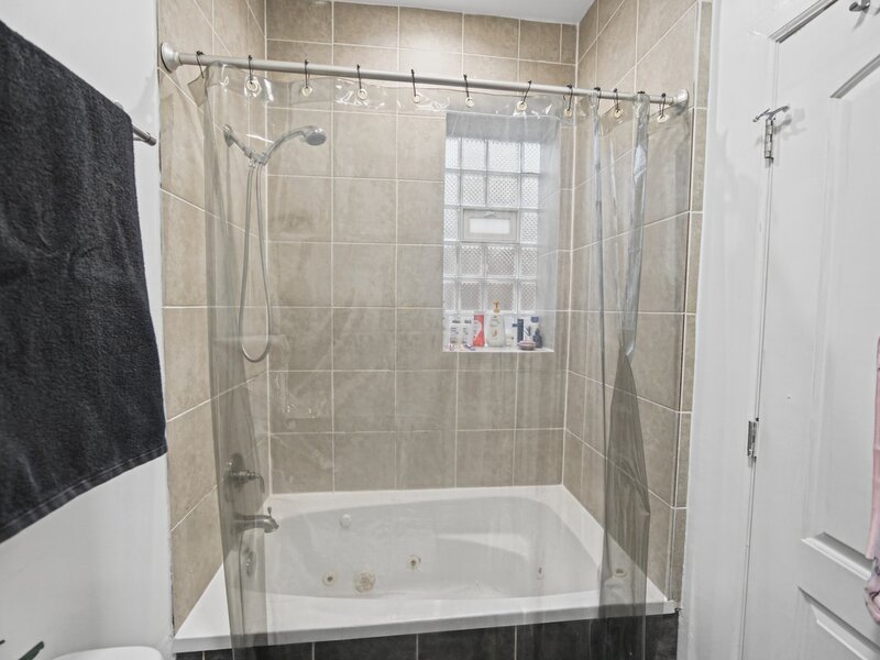 1641 W Farwell Avenue Chicago IL 60626