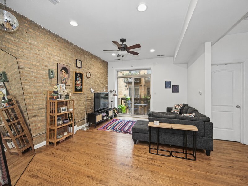 1641 W Farwell Avenue Chicago IL 60626