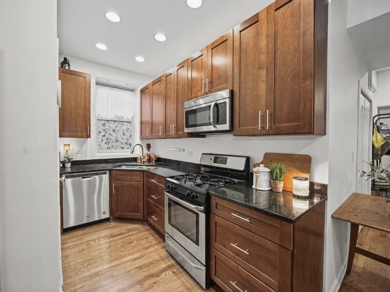 1641 W Farwell Avenue Chicago IL 60626