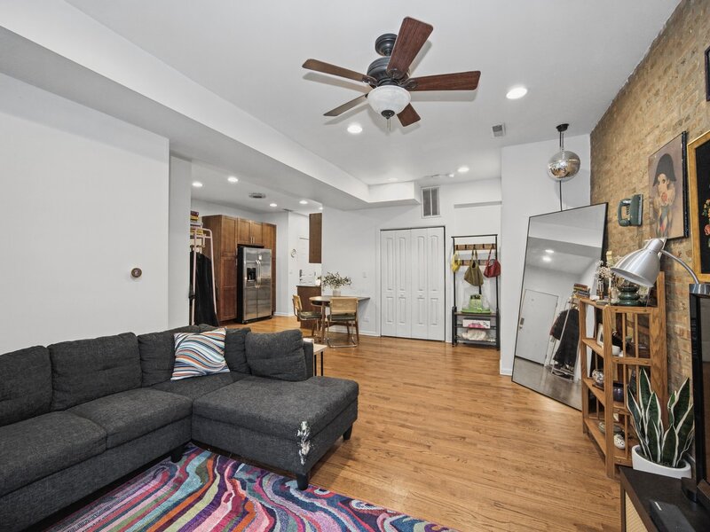 1641 W Farwell Avenue Chicago IL 60626