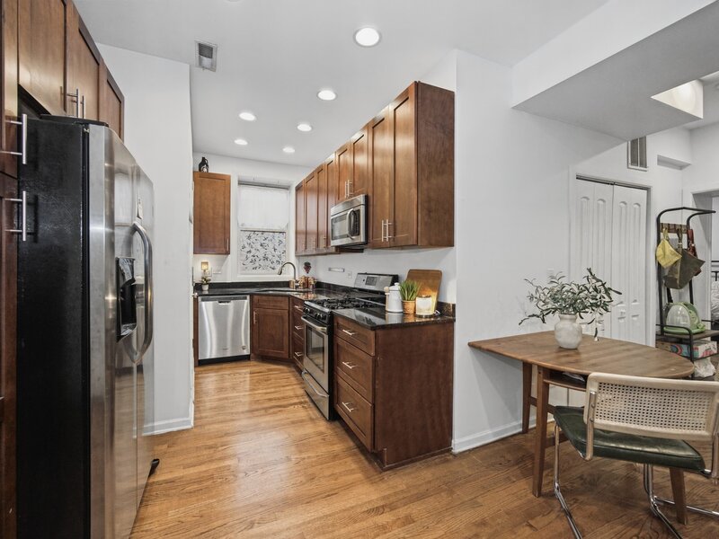 1641 W Farwell Avenue Chicago IL 60626