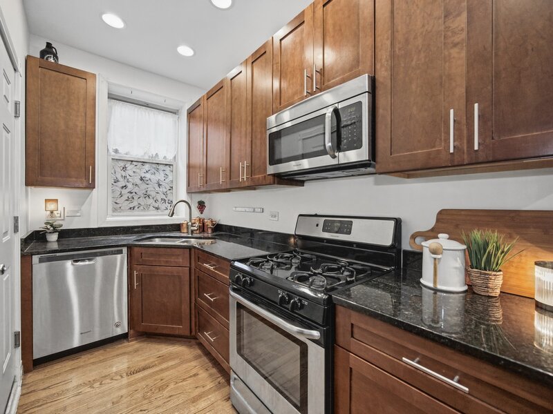 1641 W Farwell Avenue Chicago IL 60626