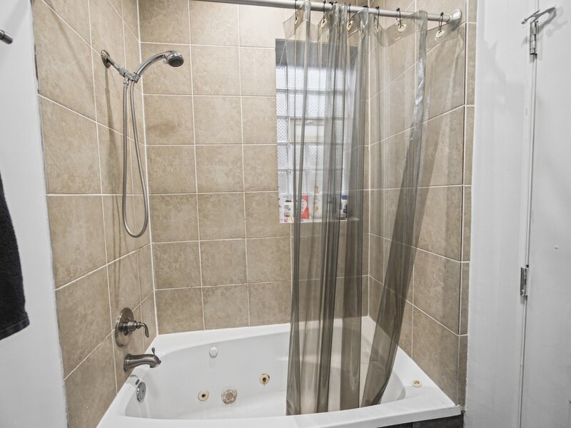 1641 W Farwell Avenue Chicago IL 60626