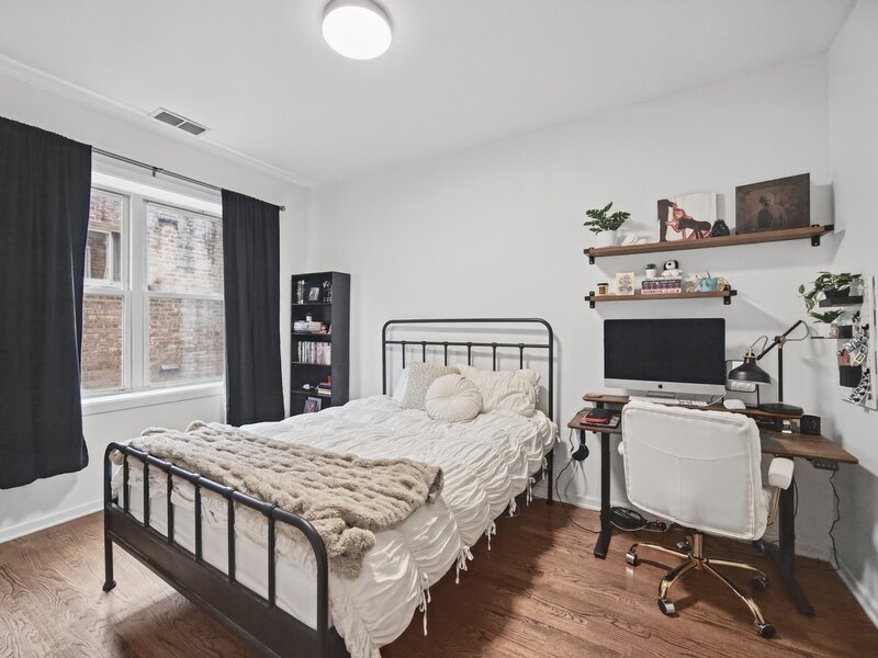 1641 W Farwell Avenue Chicago IL 60626