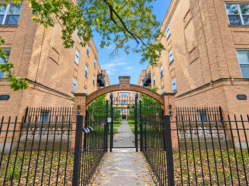 1641 W Farwell Avenue Chicago IL 60626