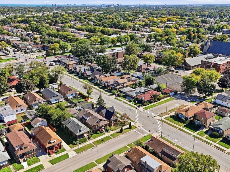 8257 S Blackstone Avenue Chicago IL 60619