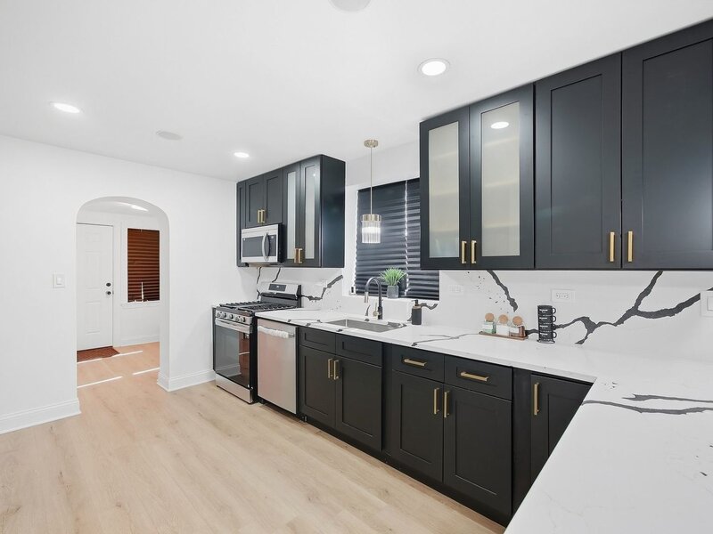 8257 S Blackstone Avenue Chicago IL 60619