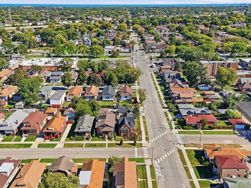 8257 S Blackstone Avenue Chicago IL 60619