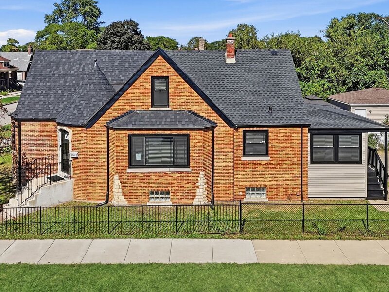 8257 S Blackstone Avenue Chicago IL 60619
