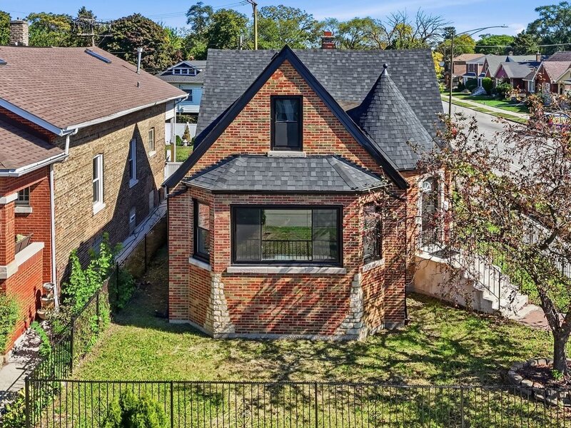 8257 S Blackstone Avenue Chicago IL 60619