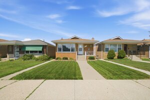 Photo of 12718 S Justine Street Calumet Park IL 60827