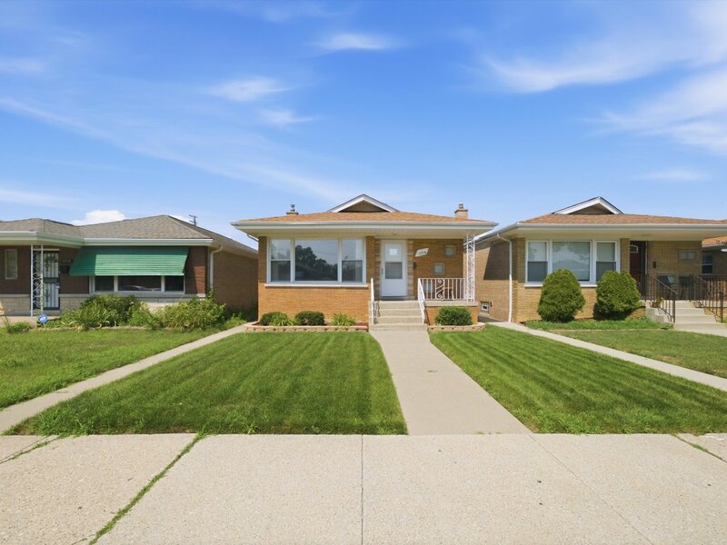 12718 S Justine Street Calumet Park IL 60827