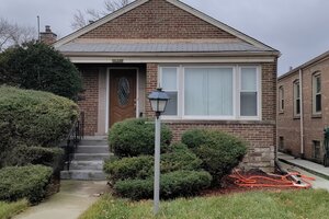 Photo of 8940 S Bennett Avenue Chicago IL 60617