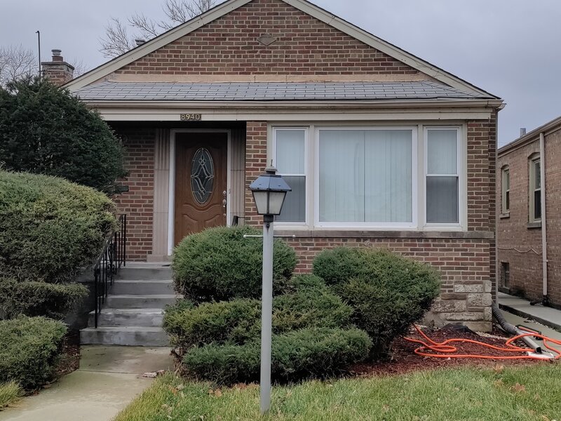 8940 S Bennett Avenue Chicago IL 60617