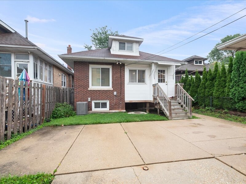 6520 N Fairfield Avenue Chicago IL 60645