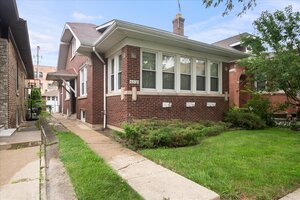 Photo of 6520 N Fairfield Avenue Chicago IL 60645