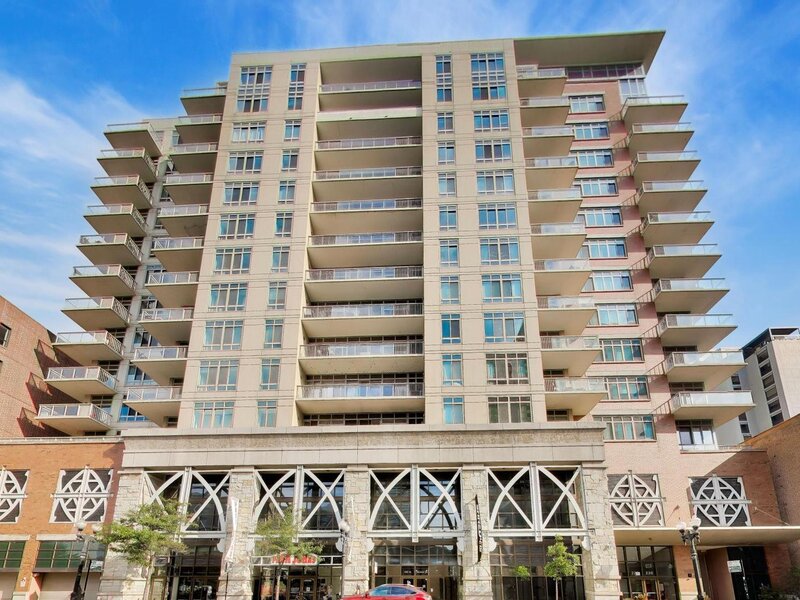 230 W Division Street Chicago IL 60610