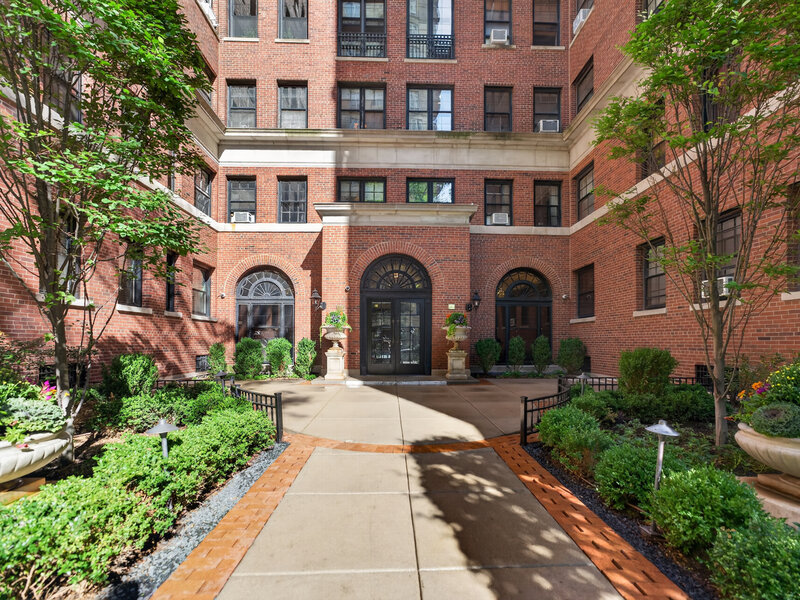 400 W Deming Place Chicago IL 60614