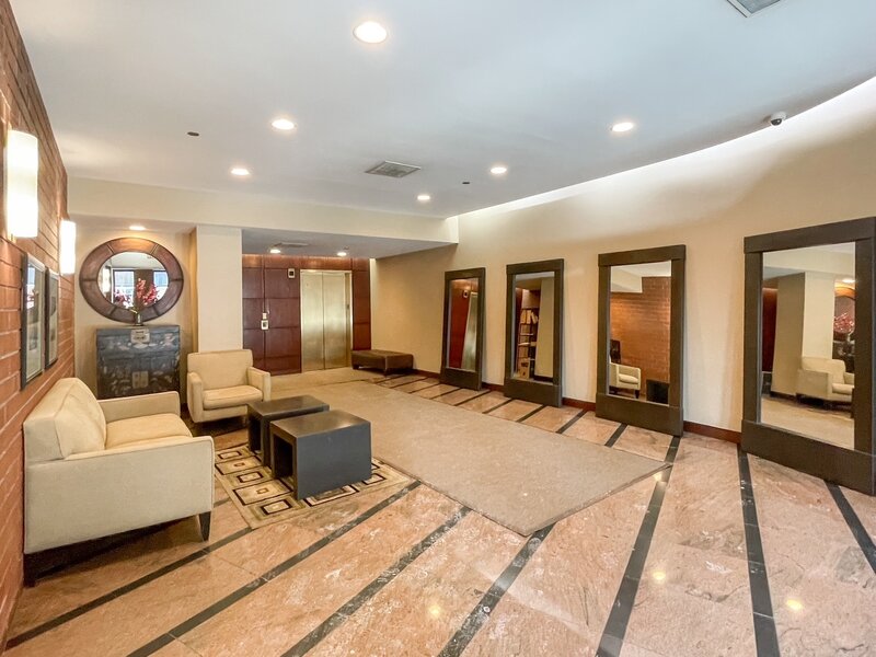 350 W Belden Avenue Chicago IL 60614