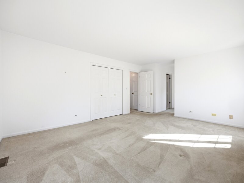 1393 Shire Circle Inverness IL 60067