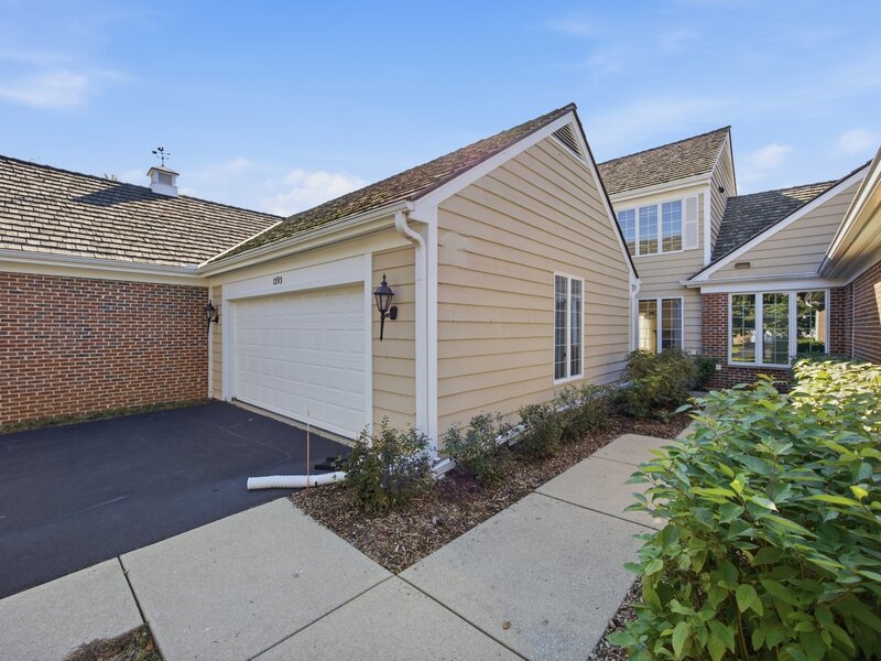 1393 Shire Circle Inverness IL 60067