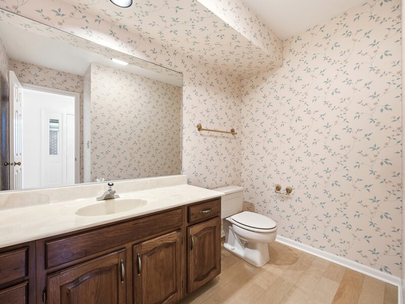 1393 Shire Circle Inverness IL 60067