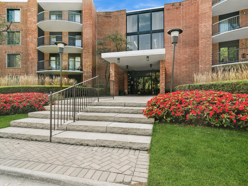 1605 E Central Road Arlington Heights IL 60005
