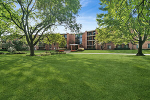 Photo of 1605 E Central Road Arlington Heights IL 60005 Unit 213-B
