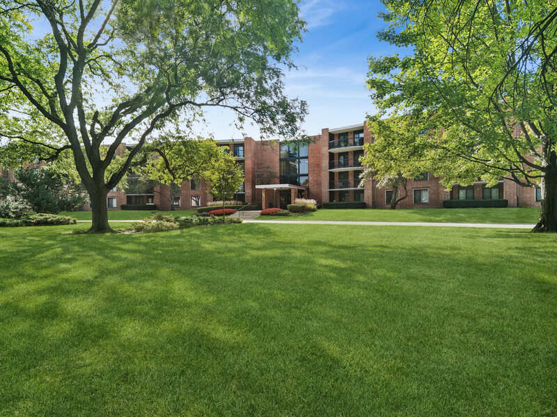 1605 E Central Road Arlington Heights IL 60005