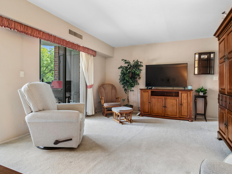 1605 E Central Road Arlington Heights IL 60005