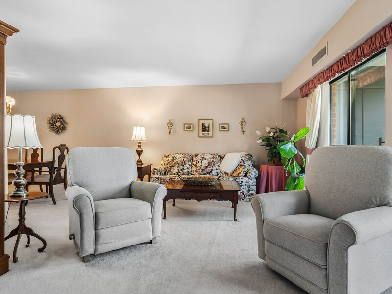 1605 E Central Road Arlington Heights IL 60005