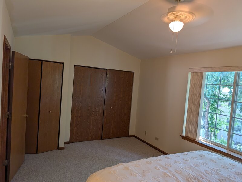 293 W Treehouse Lane Round Lake IL 60073