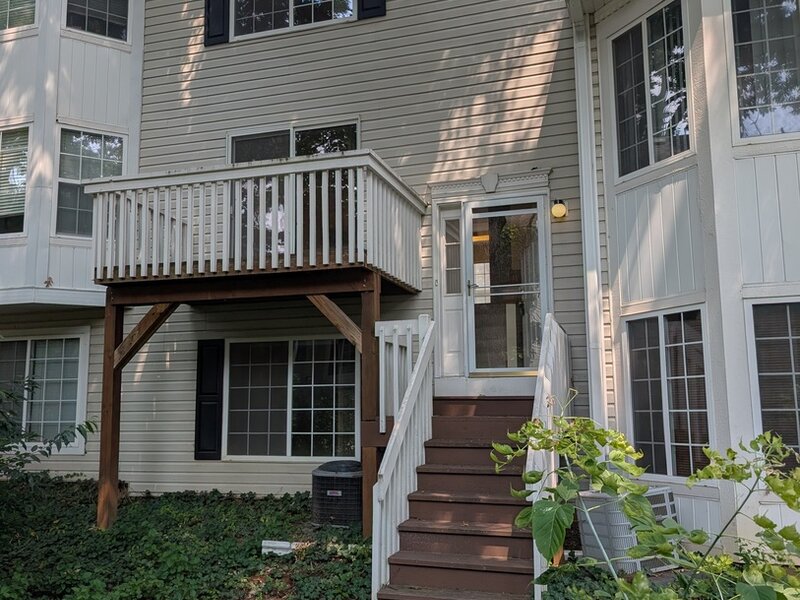 293 W Treehouse Lane Round Lake IL 60073