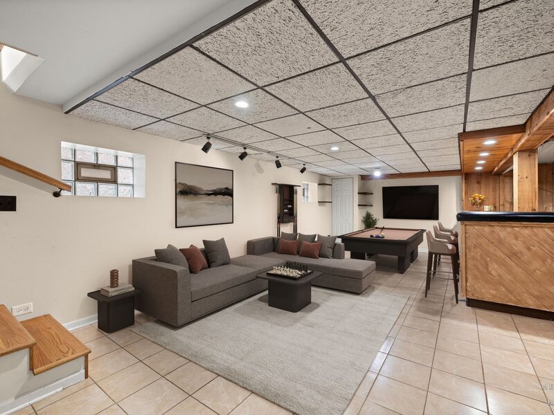 6051 N Marmora Avenue Chicago IL 60646