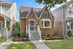 Photo of 6051 N Marmora Avenue Chicago IL 60646