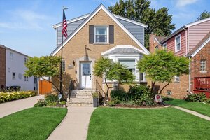 Photo of 9840 S Trumbull Avenue Evergreen Park IL 60805