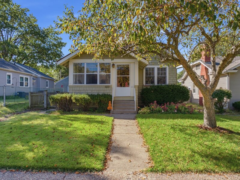2910 Arlington Avenue Davenport IA 52803
