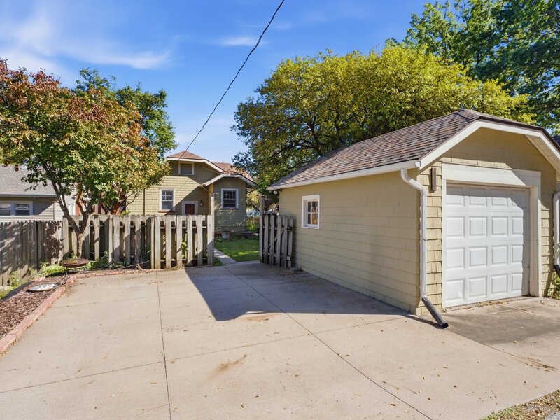 2910 Arlington Avenue Davenport IA 52803