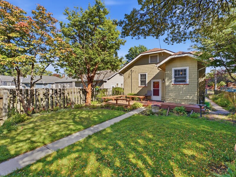 2910 Arlington Avenue Davenport IA 52803