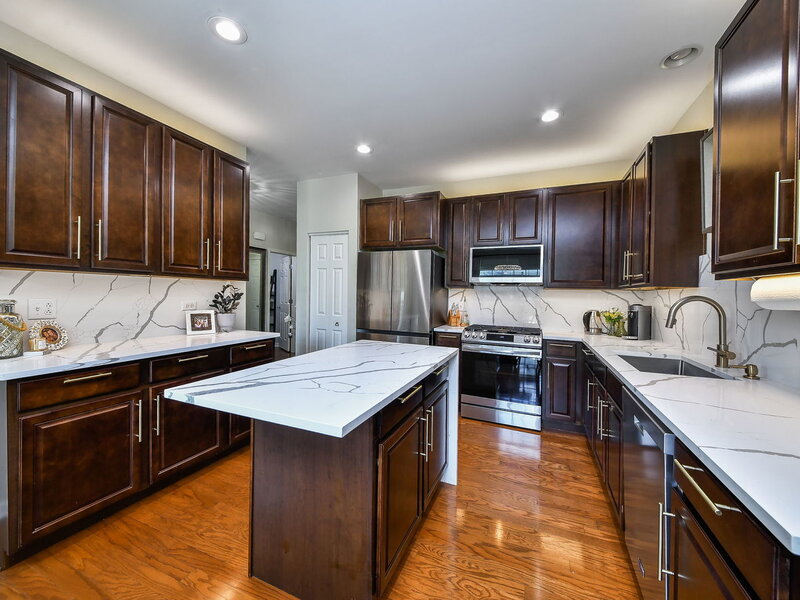 184 Birch Lane St. Charles IL 60175