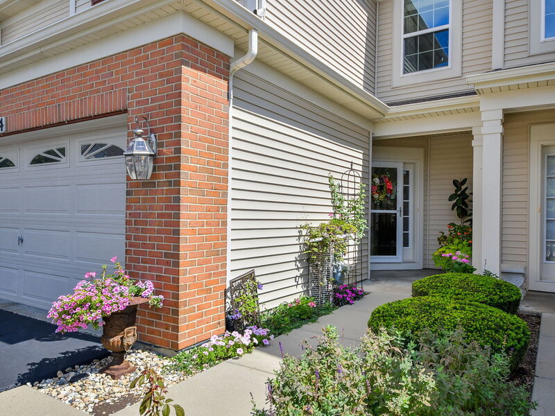 184 Birch Lane St. Charles IL 60175