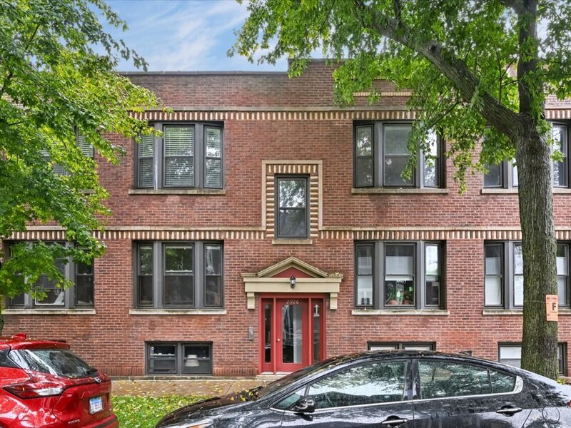 2920 W Berteau Avenue Chicago IL 60618